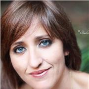 Profesora de lengua y literatura castellana y catalana así como de ciencias sociales, da clases de repaso a alumnos de primaria, secundaria y bachillerato